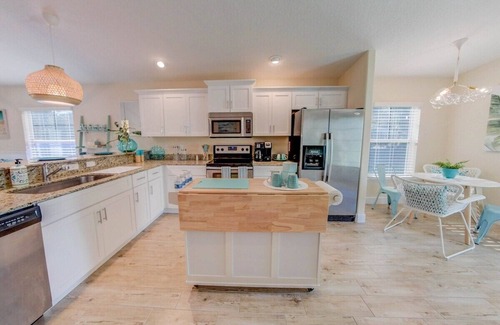 Palm Coast House | Charming Beachside Home Heated Pool Free Golf Cart