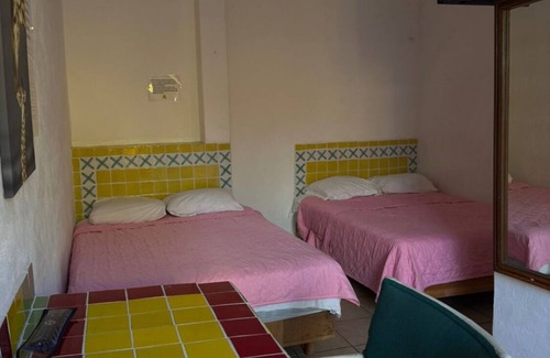 Alfredo V. Bonfil Bed & Breakfast | Charming bed & breakfast in wonderful Q.R. with AC