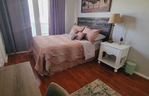 Denton Bed & Breakfast | Charming Bedroom in Denton with AC.nshared bathroom
