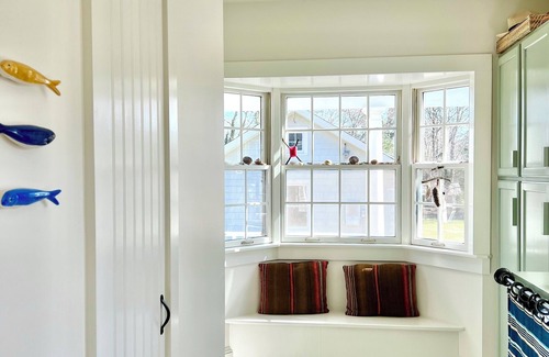 Bellport House | Charming Bellport Beach Cottage - Great Design! Sleeps 8.