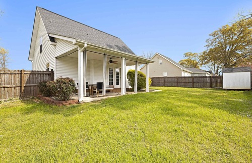 North Belmont House | Charming Belmont Retreat - 3 beds & Private Yard