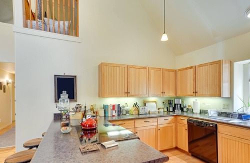 Oregon Water Wonderland Cabin | Charming Bend Cabin w/ Private Hot Tub & Fire Pit!