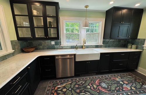 Glendale House | Charming Berkshire Farmhouse: Your Cozy Retreat Awaits!