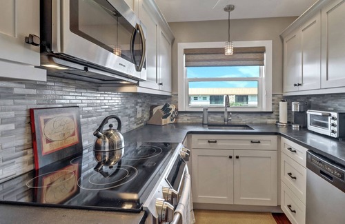Moorings Condo | Charming Bordeaux Club Condo-panoramic Gulf views in The Moorings, Naples