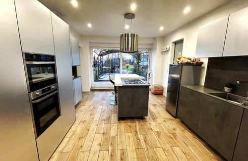 Jouy-sur-Morin House | 🏡 Charming Bourgeois House – 1h from Paris – 12 Guests – Large Garden