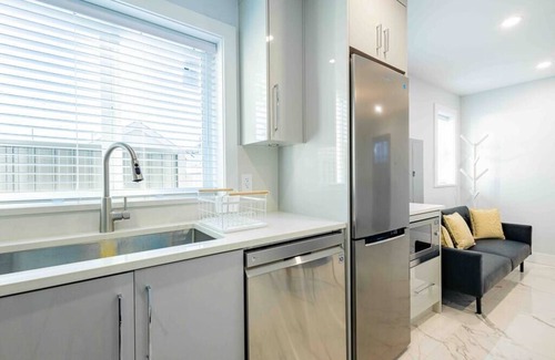 Sunset House | Charming & Brand-New near Restaurants & Transport