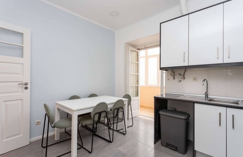 Alto do Pina Apartment | Charming Bright Room | Shared Apartment