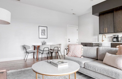 Bucktown Apartment | Charming Bucktown 2BR nr I-90, by Blueground