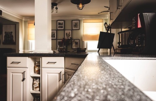 Eggertsville House | Charming Buffalo suburb home. Close to downtown and Niagara Falls