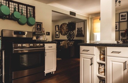 Eggertsville House | Charming Buffalo suburb home. Close to downtown and Niagara Falls