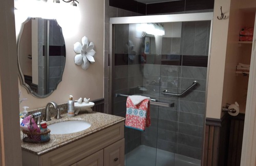 Charlotte Harbor House | Charming bungalow - Walk to SunSeekers Resort, the Fishing Pier and Beach