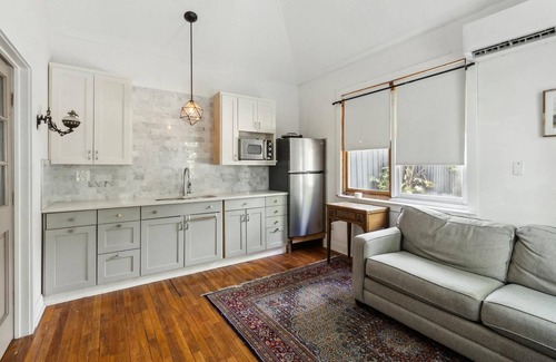 Montopolis House | Charming Bungalow in East Austin