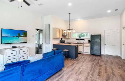 Fairhope House | Charming Bungalow Min From Shopping & Beaches