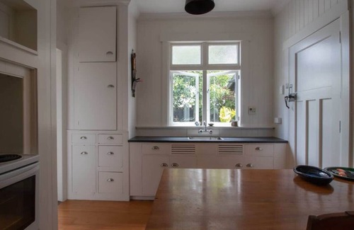 New Plymouth House | Charming Bungalow in New Plymouth