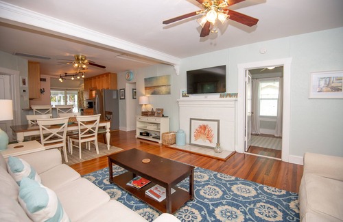 Gulfport House | Charming Bungalow | Private Pool & Yard