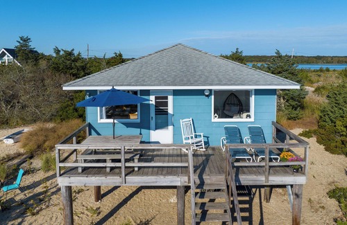 Town of East Hampton House | Charming Bungalow on the Bay