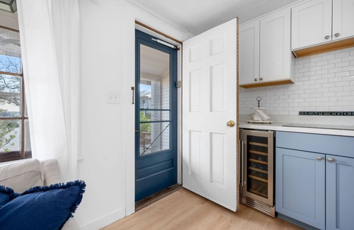 Harwich Port Apartment | Charming Bungalow Near Harwich Port Beach