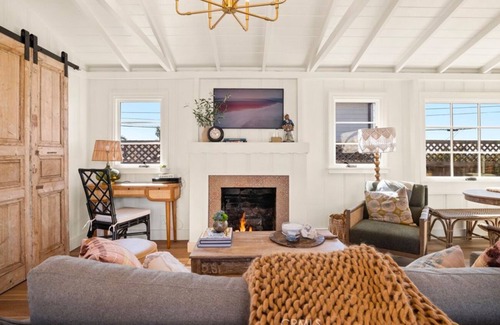 Laguna Beach Cottage | Charming Bungalow meticulouslynfurnished and designed.