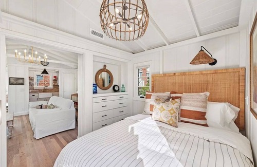 Laguna Beach Cottage | Charming Bungalow meticulouslynfurnished and designed.