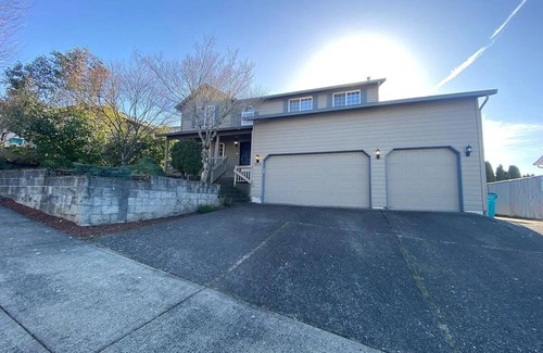 Vancouver House | Charming bungalow with AC and fitness room in marvelous Vancouver