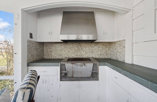 Fort Erie House | Charming Bunk Cottage on Beautiful Bay Beach!