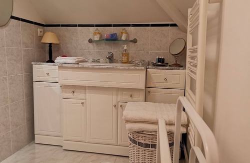 Saint-Valery-en-Caux Bed & Breakfast | Charming chambre d'hote suite 400m from the port.