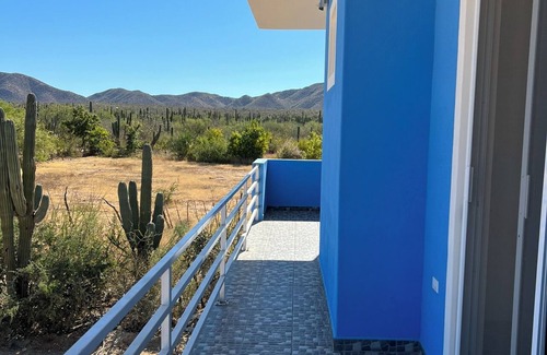 La Paz House | Charming 'CasaAzul 3-bedroom house with Starlink WiFi, AC in welcoming San Pedro