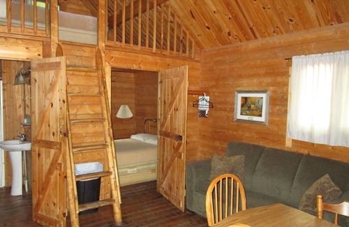 Mayo Cabin | Charming cabin 25 with 1 bedroom and Wi-Fi, fitness room, Pool in fabulous Mayo