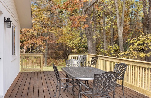 Ossipee House | Charming Cabin: 3+ Acres w/Nature Walking Trail, Near Pelican Beach, King bed