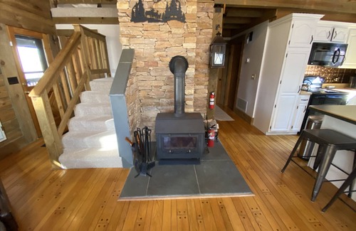 Mount Jackson House | Charming cabin at Bryce Resort. Includes ski passes for 6.