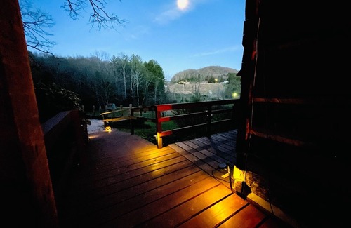 Burnsville Cabin | Charming Cabin Getaway in Burnsville