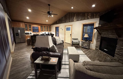 Mentone Cabin | Charming Cabin Getaway: Where Rustic Meets Remarkable