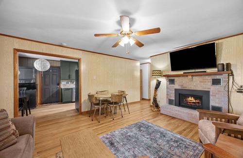 Skyland Cabin | ~Charming Cabin in Arden NC~near Shopping~Airport~Dining