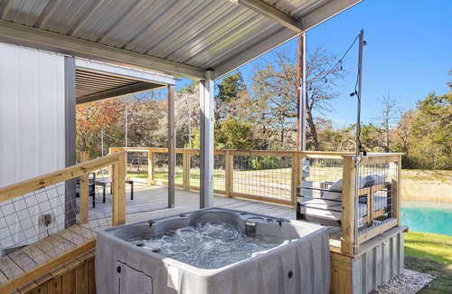 Brenham Cabin | Charming cabin in delightful Brenham with Luxury Amenities