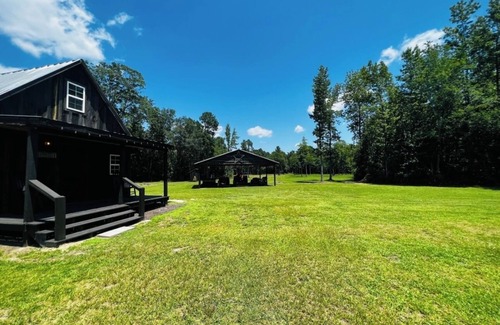 Rockfish Cabin | Charming cabin in quaint Lumber Bridge with AC