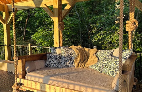 Ferguson Cabin | Charming Cabin Near Boone - Picturesque Views - NEW Hot Tub & Hiking Trails