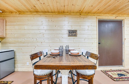 Eagle Rock Apartment | Charming Cabin Near Roaring River State Park!