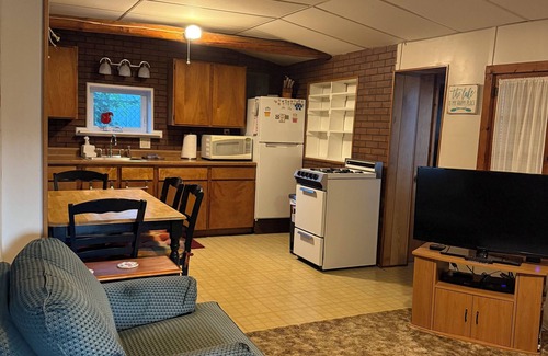 Prudenville Cabin | Charming cabin near Houghton Lake in peaceful Prudenville with AC!