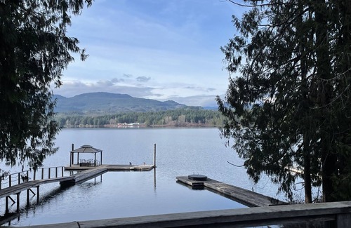Port Alberni Cabin | Charming Cabin on Sproat Lake Hottub/Romantic getaway for Couples