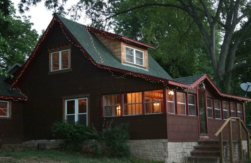 Branson Cabin | Charming Cabin On Taneycomo Lake (Cabin 1)