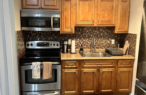 Englewood Cabin | Charming Cabin Style Unit with Private Entrance and Serene Backyard in Downtown