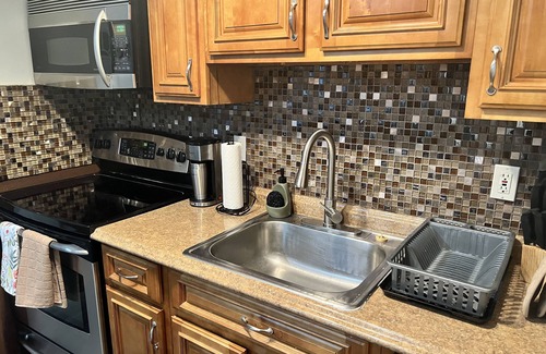 Englewood Cabin | Charming Cabin Style Unit with Private Entrance and Serene Backyard in Downtown