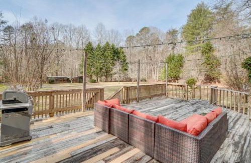 Sautee Nacoochee House | Charming Cabin with Fire Pit and Decks about 7 Mi to Helen