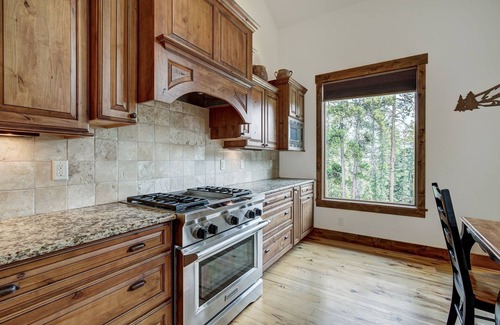 Breckenridge Cabin | Charming Cabin with Hot Tub & Stunning Views