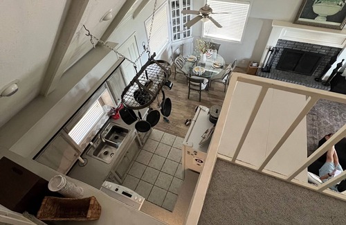 Park Hill Cabin | Charming cabin with amazing deck overlooking Lake Tenkiller