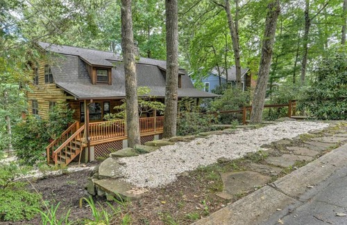 Royal Pines Cabin | Charming Cabin with Fire Pit