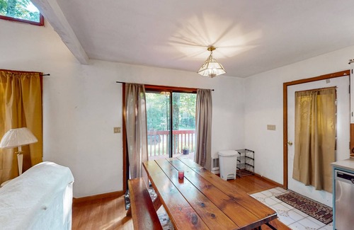 Lake Ariel House | Charming cabin with decks, community amenities & dog friendly