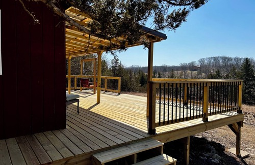 Eldon Cabin | Charming cabin with WiFi and AC in delightful Eldon