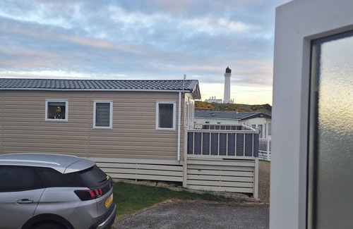 Lossiemouth House | Charming & Calming 2Bed Caravan, Moray Firth Coastline, WiFi, Ensuite With Bath.