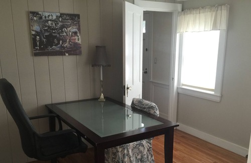 West Yarmouth House | Charming Cape Home Secs to Beach- 5 Brs 4 with Queens Slps10 to 12